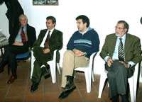 Luca Paradiso tra Carlo D'Andrea e Nicola Nigro durante un incontro politico nella sede dell'UDC