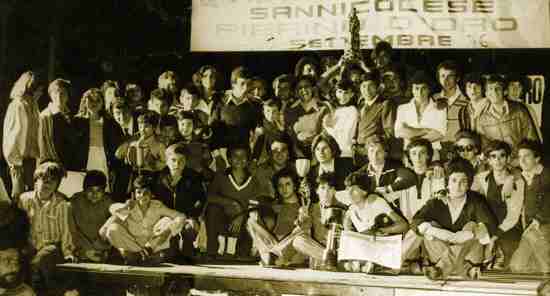 Foto di gruppo dei partecipanti al 3° Pierino D'Oro svoltosi il 16/9/1976