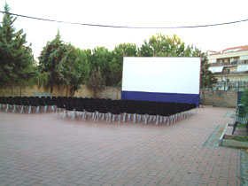 IL "cinema all'aperto" nel cortile borbonico