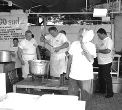 Il presidente capochef Mimmo Iannotta al lavoro